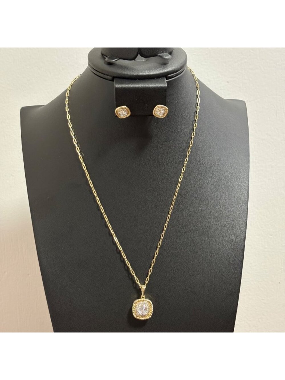 Xuping Jewelry Gold Pleated Square Necklace Earring Set white zirconia Gold Tone